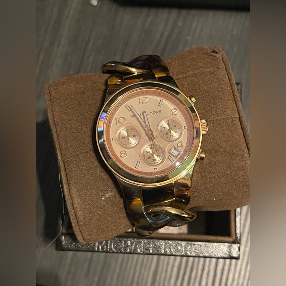Michael Kors Women’s Watch in Rose Gold with Tortoise Link band